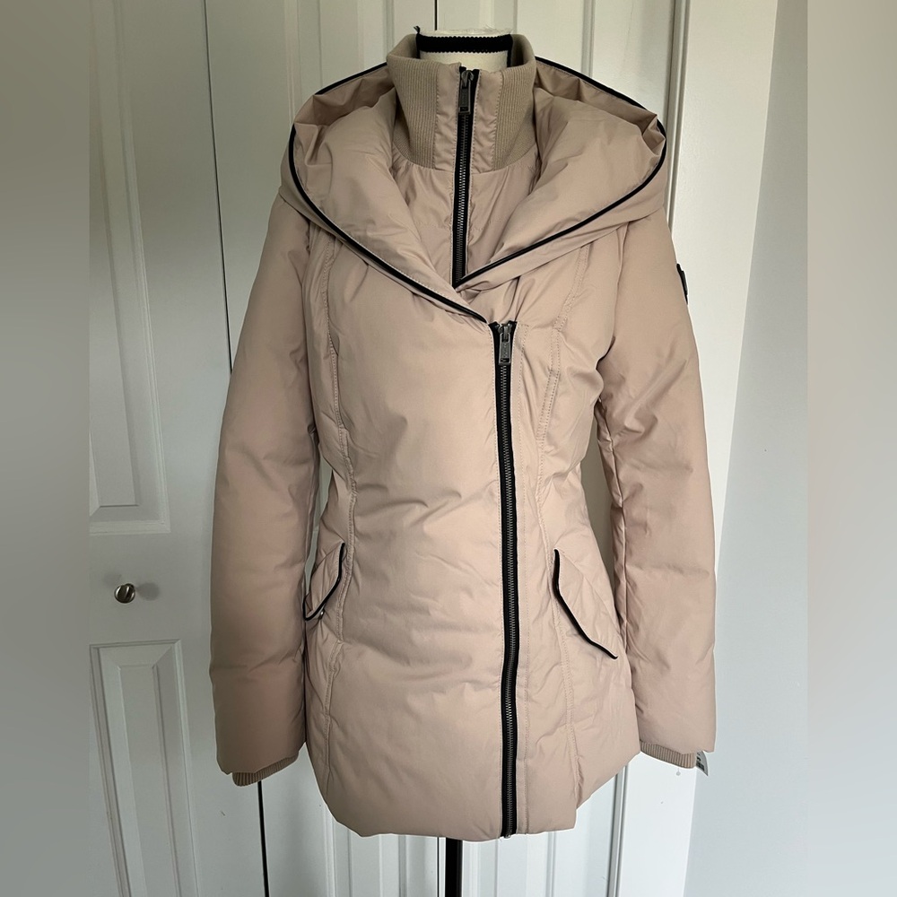 NWT GUESS Women's Beige Puffer Jacket